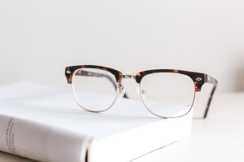 Slim Oval Frame